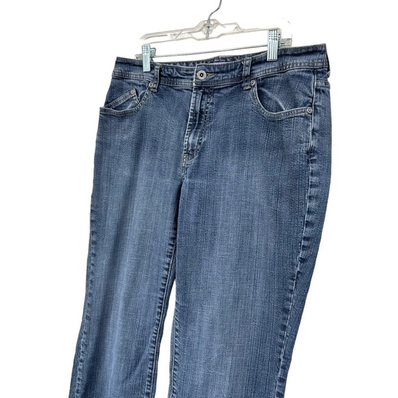 Chico's Jeans Platinum Denim Straight Leg Five-Pocket, size 2 - Picture 3 of 6